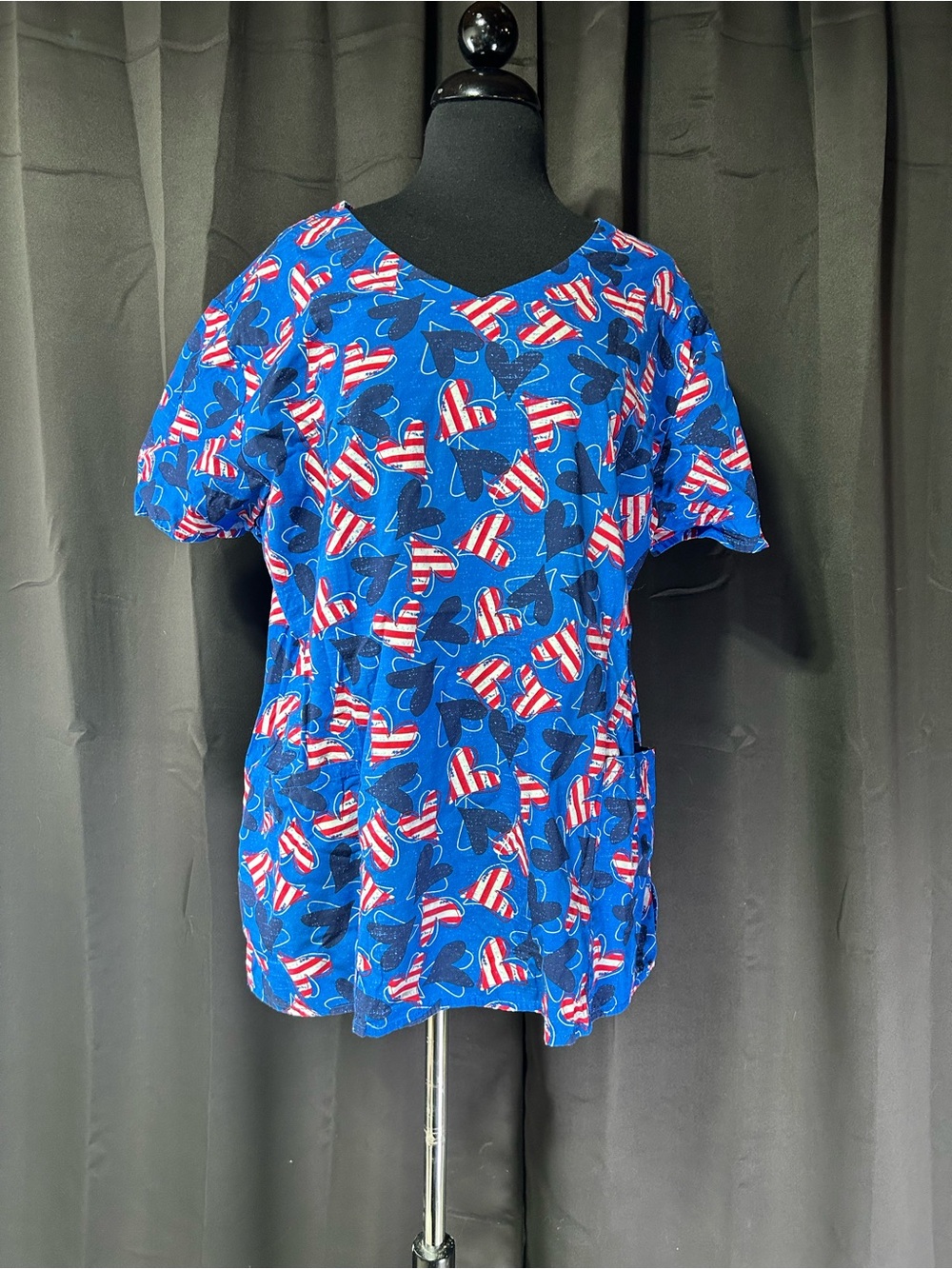 Blue Patriotic Heart Print Scrub Top Zoe + Chloe XL
